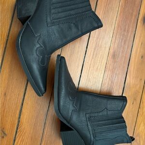 Indigo Rd.-Women's Black Western-Style Ankle Booties,(never been worn)